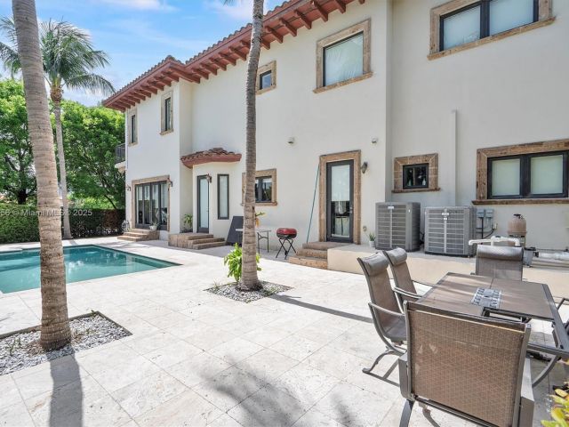 Продажа дома по адресу 18825 N Bay Rd - фото 6157542