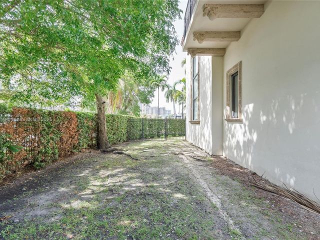 Продажа дома по адресу 18825 N Bay Rd - фото 6157546