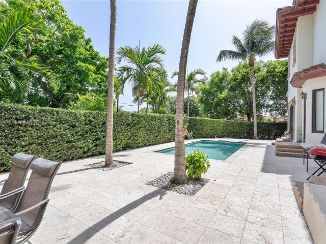 Продажа дома по адресу 18825 N Bay Rd - фото 6157547