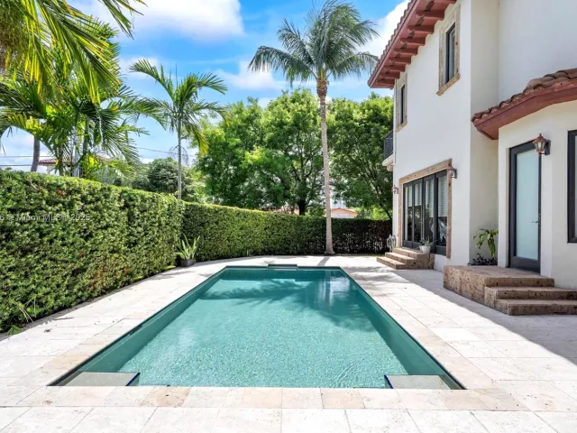 Продажа дома по адресу 18825 N Bay Rd - фото 6157544