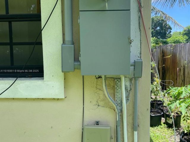 Продажа дома по адресу 451 E Dayton Cir - фото 6227993