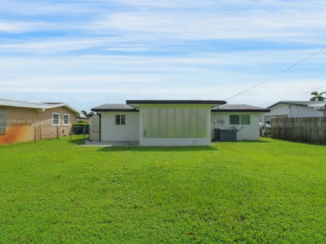 Продажа дома по адресу 1160 NW 79th Ter - фото 6124138