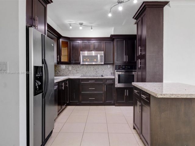 Продажа дома по адресу 1160 NW 79th Ter - фото 6124151