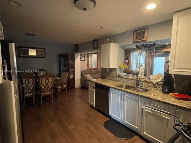 Продажа дома по адресу 2724 Cleveland St - фото 6124876