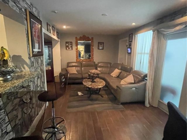 Продажа дома по адресу 2724 Cleveland St - фото 6124879