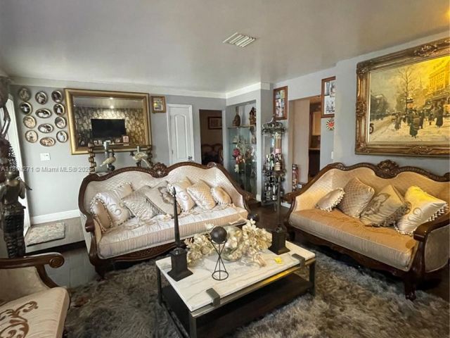 Продажа дома по адресу 2724 Cleveland St - фото 6124881