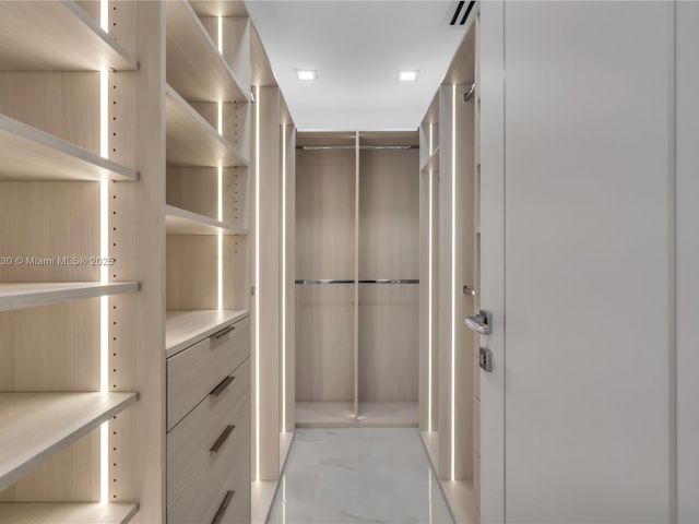 Продажа дома по адресу 1045 Hollywood Blvd - фото 6124908