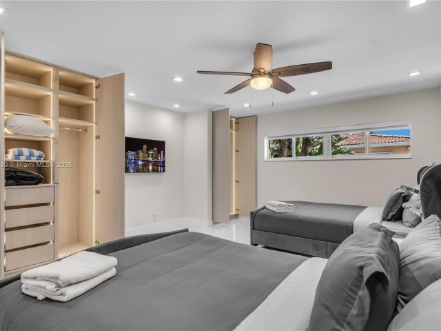 Продажа дома по адресу 1045 Hollywood Blvd - фото 6124910