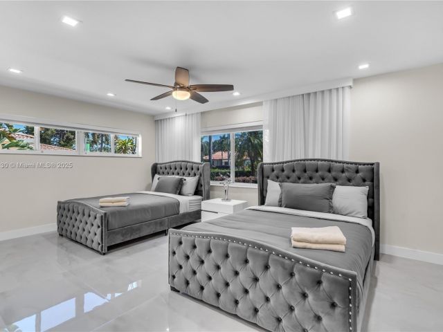 Продажа дома по адресу 1045 Hollywood Blvd - фото 6124912