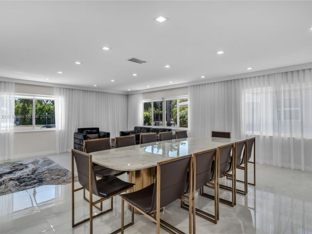 Продажа дома по адресу 1045 Hollywood Blvd - фото 6124913