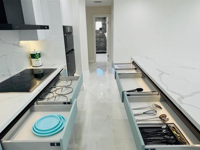 Продажа дома по адресу 1045 Hollywood Blvd - фото 6124920