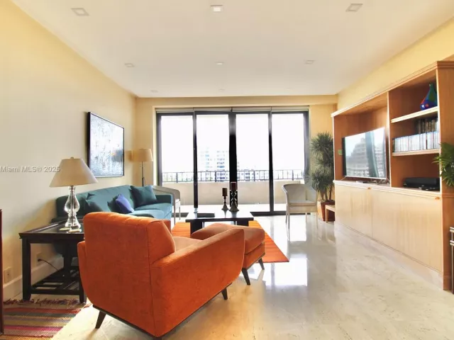 Продажа квартиры #702 - фото 6126278