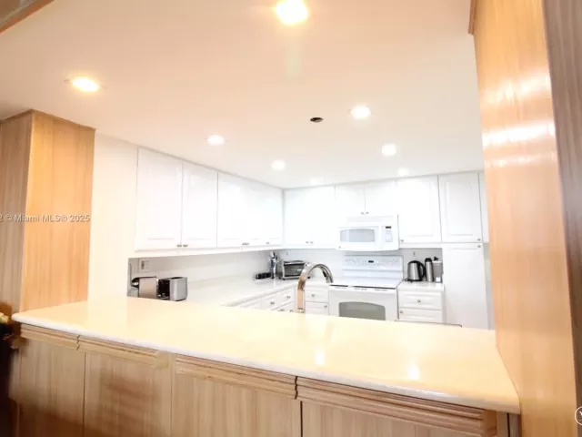 Продажа квартиры #702 - фото 6126279