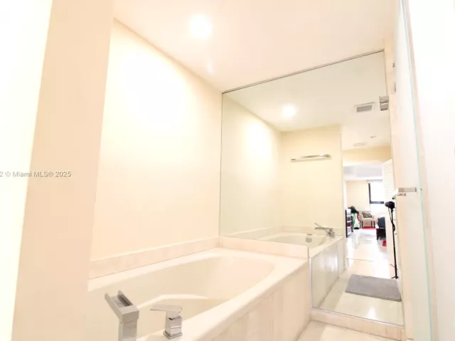 Продажа квартиры #702 - фото 6126266