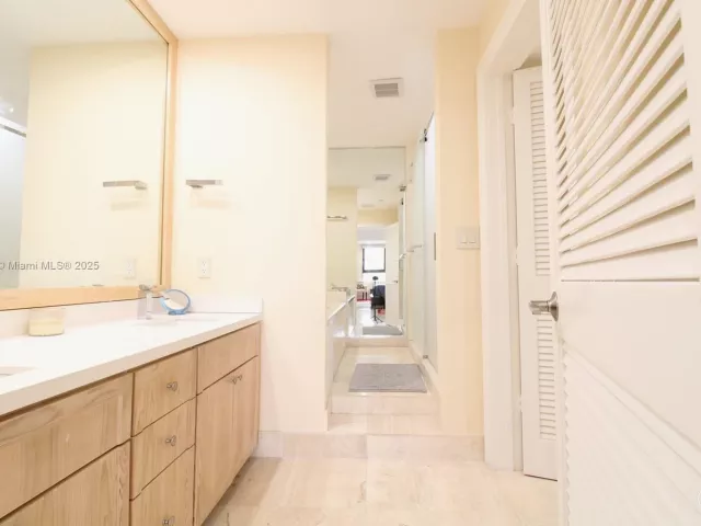 Продажа квартиры #702 - фото 6126267