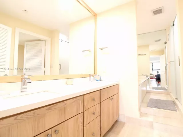 Продажа квартиры #702 - фото 6126268