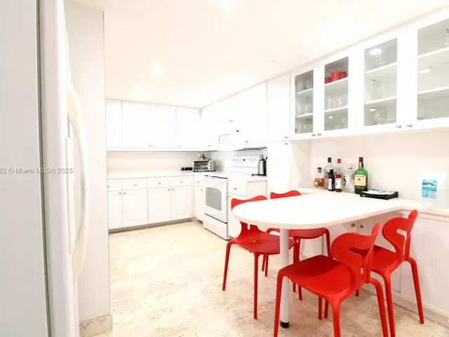 Продажа квартиры #702 - фото 6126272