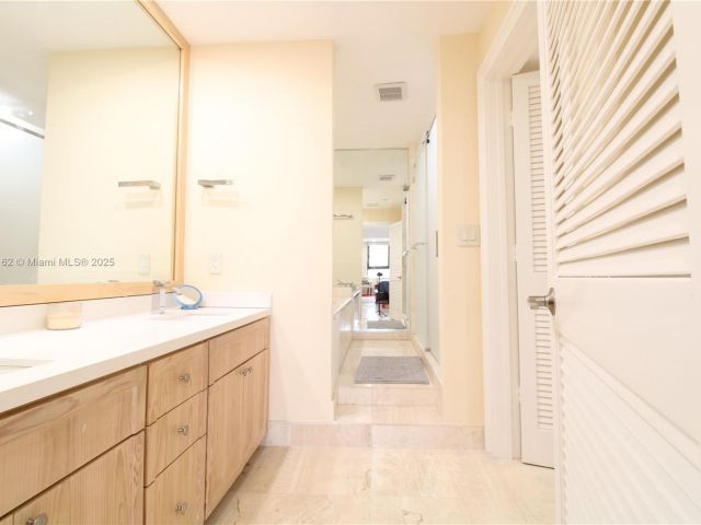 Продажа квартиры #702 - фото 6126267