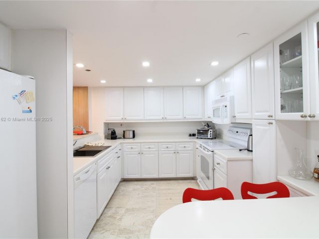 Продажа квартиры #702 - фото 6126273