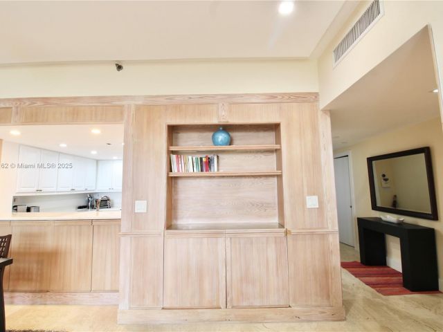 Продажа квартиры #702 - фото 6126274