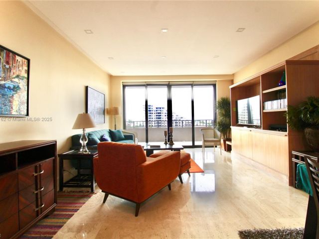 Продажа квартиры #702 - фото 6126280