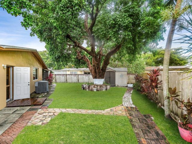 Продажа дома по адресу 8330 NW 23rd Street - фото 6128647