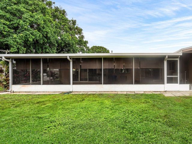 Продажа дома по адресу 8330 NW 23rd Street - фото 6128650