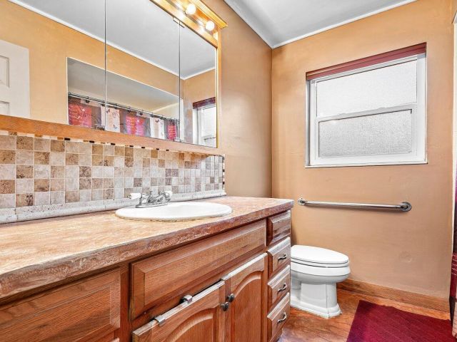 Продажа дома по адресу 8330 NW 23rd Street - фото 6128663