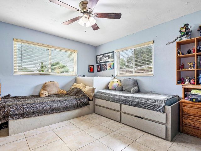 Продажа дома по адресу 8330 NW 23rd Street - фото 6128664