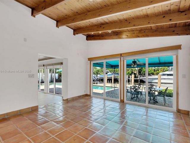 Продажа дома по адресу 325 Bontona Ave - фото 6133581