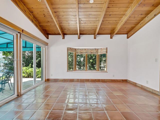 Продажа дома по адресу 325 Bontona Ave - фото 6133582