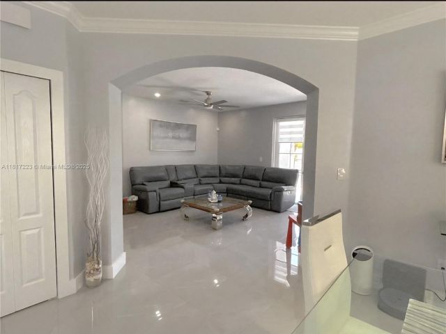 Продажа дома по адресу 14121 SW 152nd Ter - фото 6191032