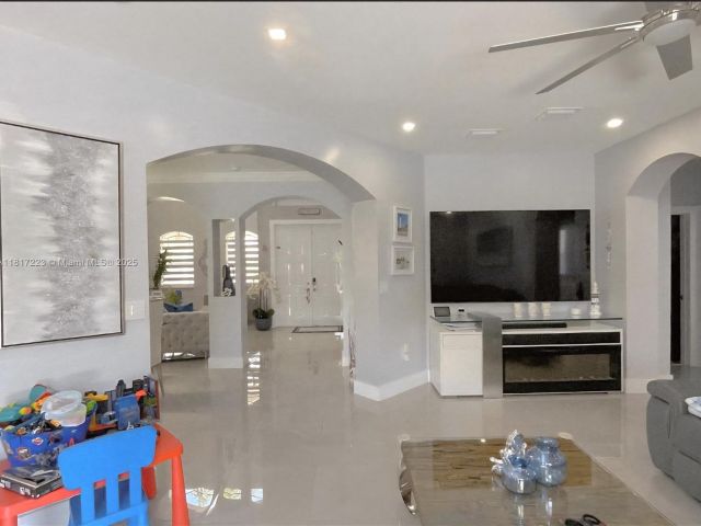 Продажа дома по адресу 14121 SW 152nd Ter - фото 6191033