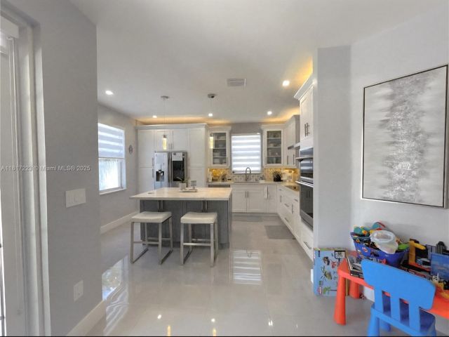 Продажа дома по адресу 14121 SW 152nd Ter - фото 6191034