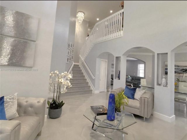 Продажа дома по адресу 14121 SW 152nd Ter - фото 6191036