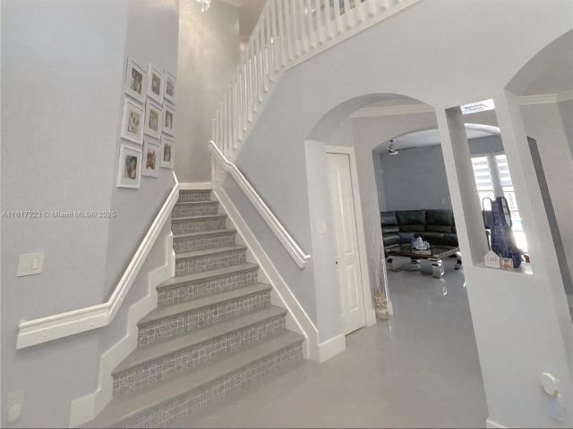 Продажа дома по адресу 14121 SW 152nd Ter - фото 6191037