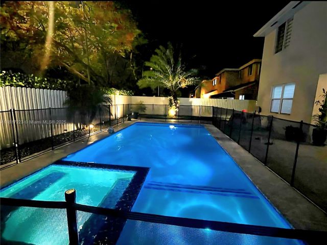 Продажа дома по адресу 14121 SW 152nd Ter - фото 6191038