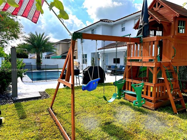 Продажа дома по адресу 14121 SW 152nd Ter - фото 6191040