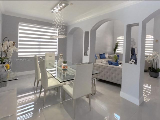 Продажа дома по адресу 14121 SW 152nd Ter - фото 6191041