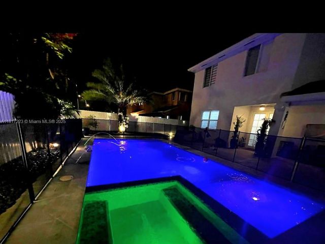 Продажа дома по адресу 14121 SW 152nd Ter - фото 6191043