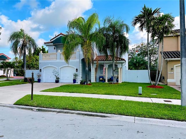 Продажа дома по адресу 14121 SW 152nd Ter - фото 6191045