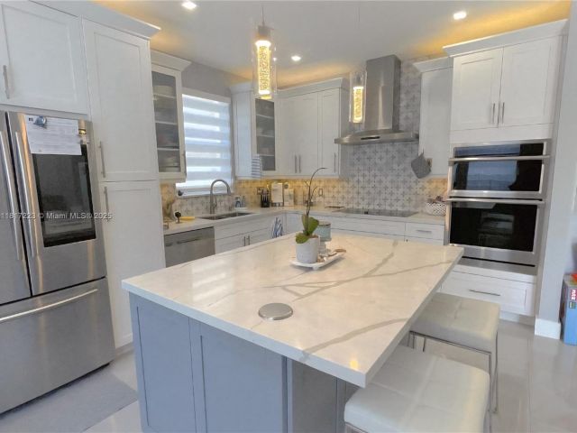 Продажа дома по адресу 14121 SW 152nd Ter - фото 6191046