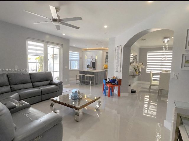 Продажа дома по адресу 14121 SW 152nd Ter - фото 6191047