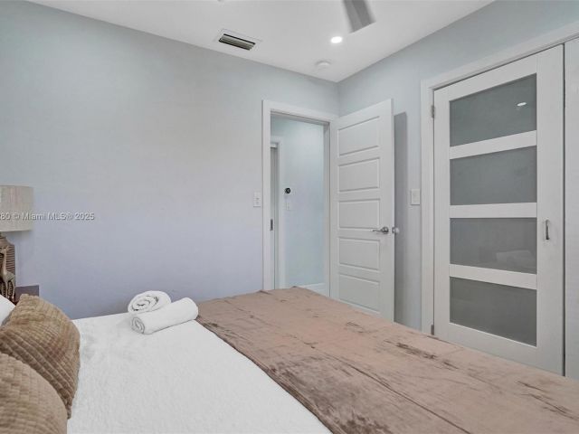 Продажа дома по адресу 5230 NE 20th Ave - фото 6132983