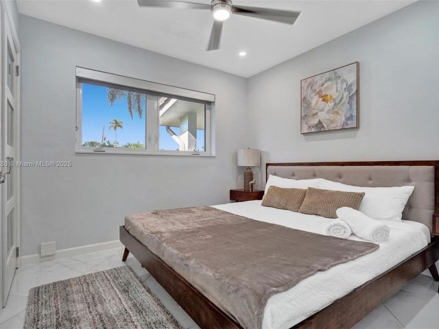 Продажа дома по адресу 5230 NE 20th Ave - фото 6132984