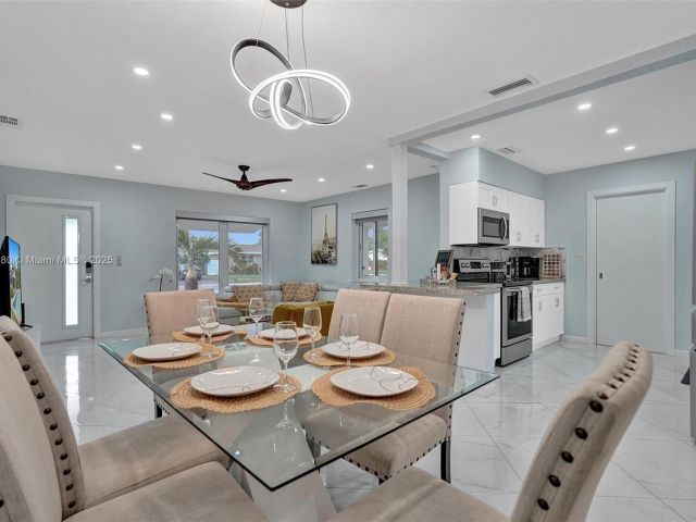 Продажа дома по адресу 5230 NE 20th Ave - фото 6132989