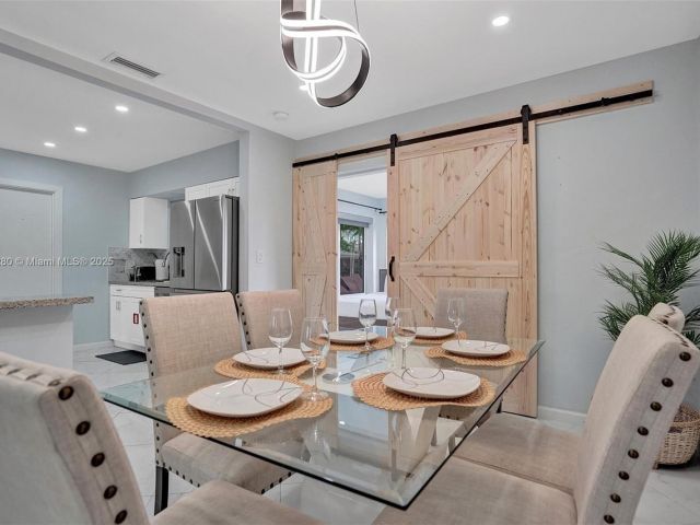 Продажа дома по адресу 5230 NE 20th Ave - фото 6132990