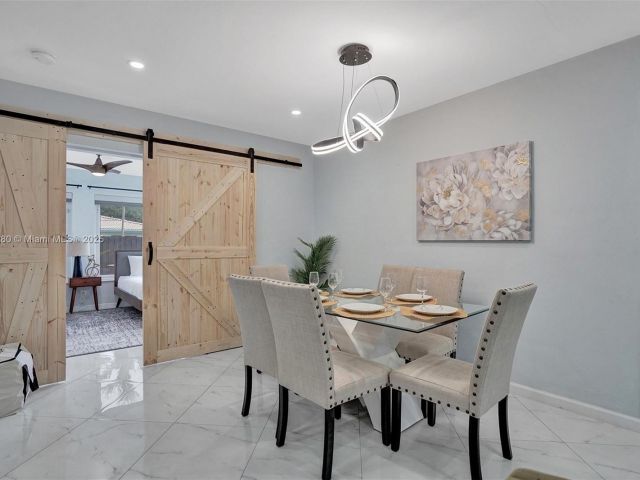 Продажа дома по адресу 5230 NE 20th Ave - фото 6132991