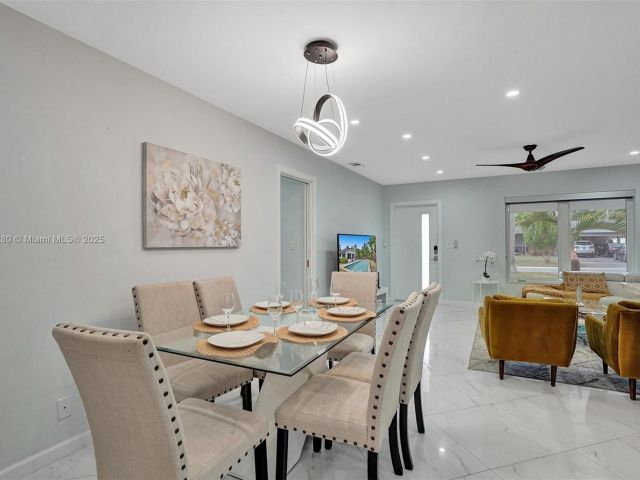 Продажа дома по адресу 5230 NE 20th Ave - фото 6132992