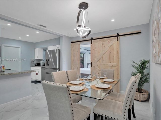 Продажа дома по адресу 5230 NE 20th Ave - фото 6132993